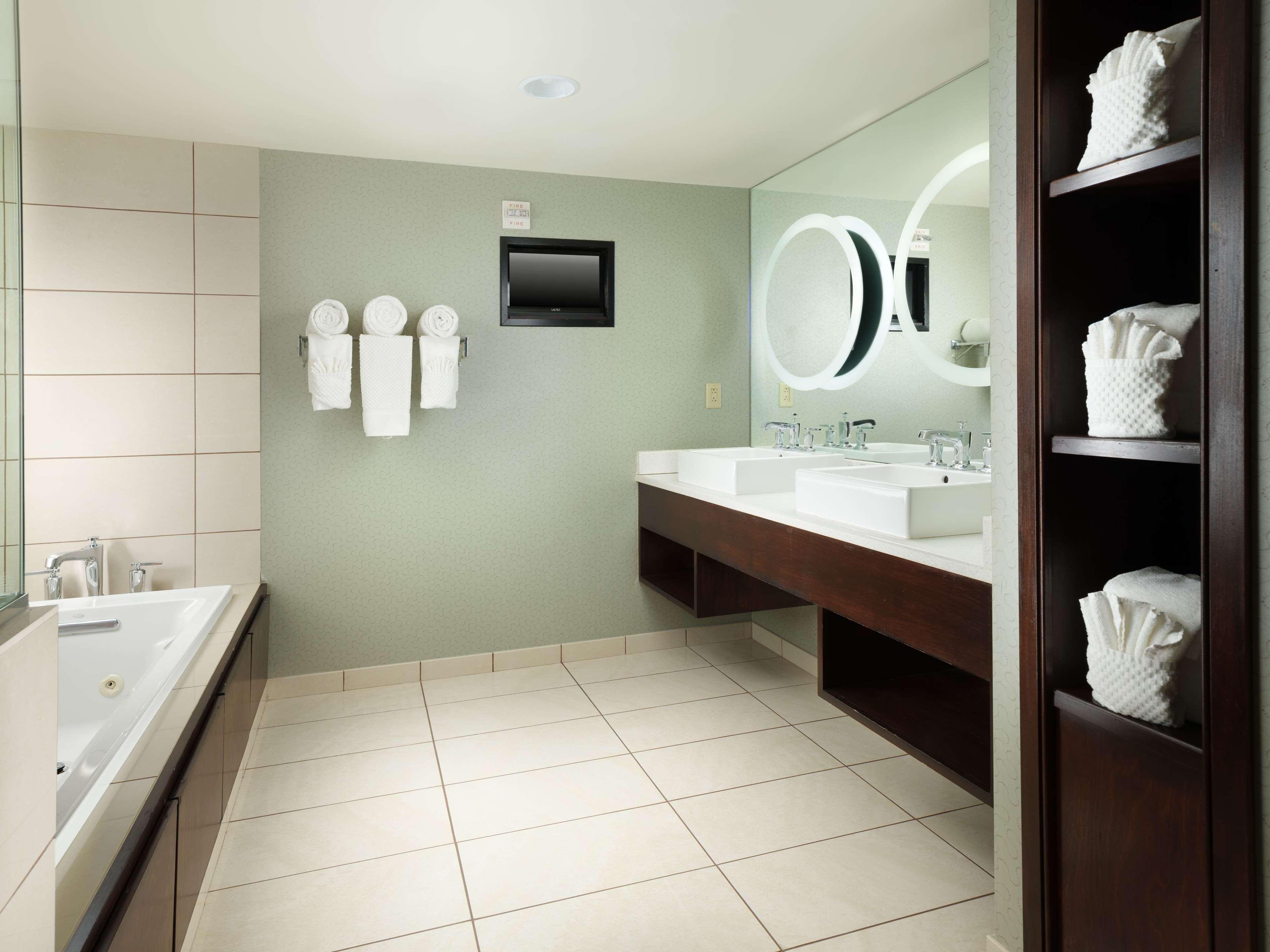 Doubletree By Hilton Hotel Chattanooga Downtown Екстериор снимка