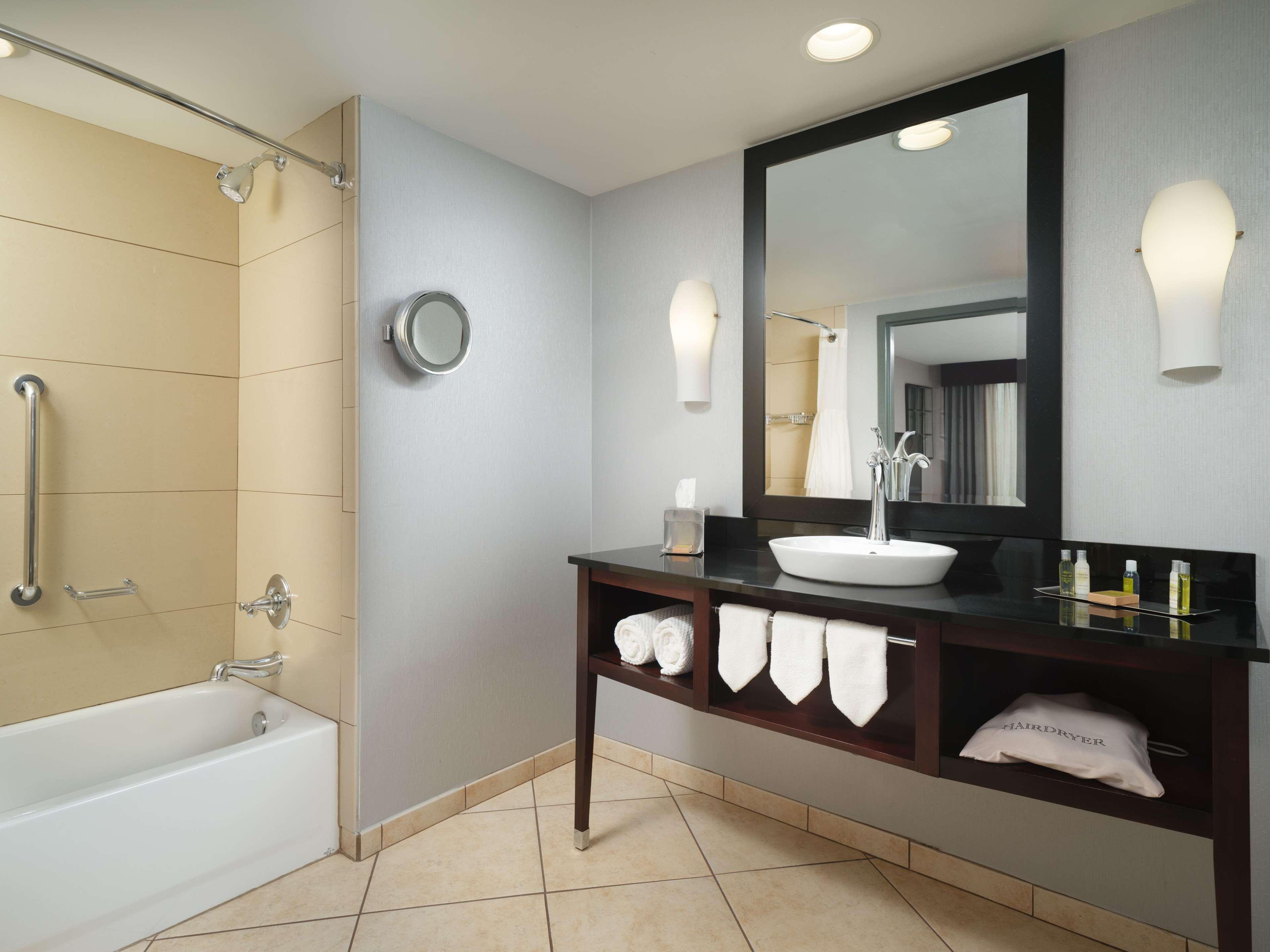 Doubletree By Hilton Hotel Chattanooga Downtown Екстериор снимка