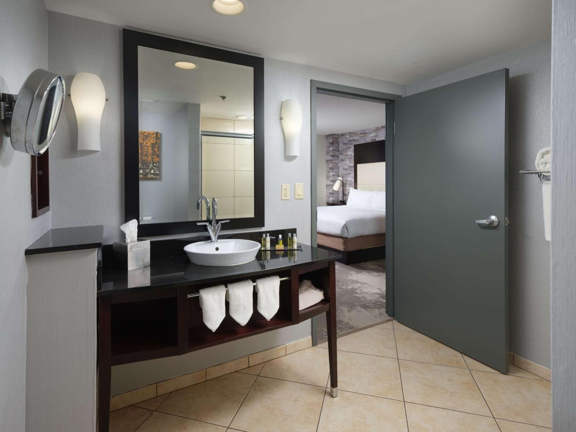 Doubletree By Hilton Hotel Chattanooga Downtown Екстериор снимка