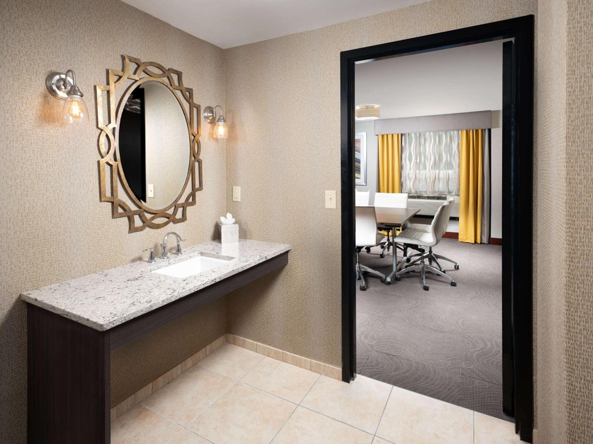 Doubletree By Hilton Hotel Chattanooga Downtown Екстериор снимка
